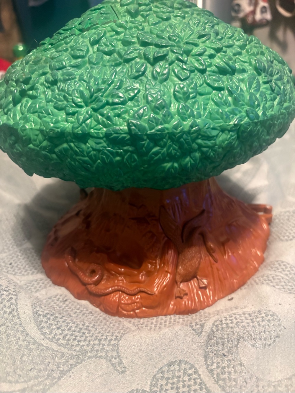 Animal kingdom tree collectible. Disney house collectible